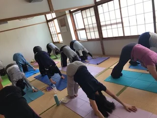 横須賀深田台でのヨガレッスン風景