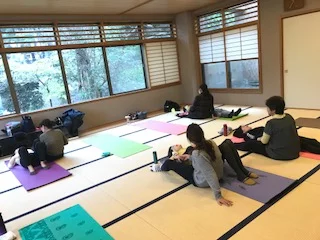 横須賀池上でのヨガレッスン風景