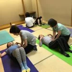 横須賀スッキリヨガ汐入でのレッスン風景