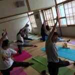 横須賀エンジョイヨガ深田台でのレッスン風景