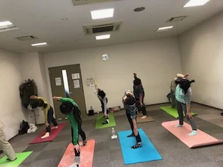 横須賀ハッピーヨガ池上のレッスン風景