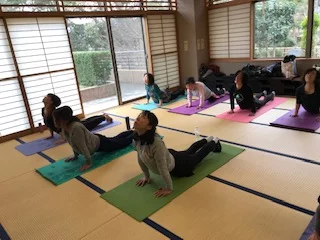 横須賀ハッピーヨガ池上のレッスン風景