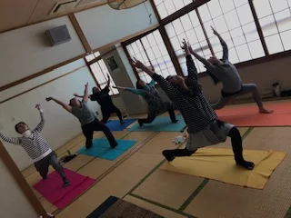 横須賀エンジョイヨガ深田台のレッスン風景