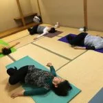 横須賀スッキリヨガ午後クラスのレッスン風景