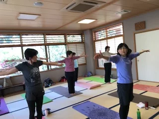 横須賀ハッピーヨガ池上のレッスン風景