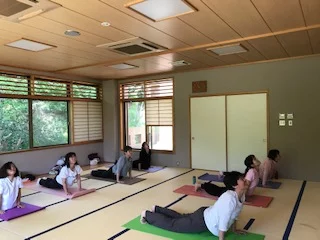 横須賀ハッピーヨガ池上のレッスン風景