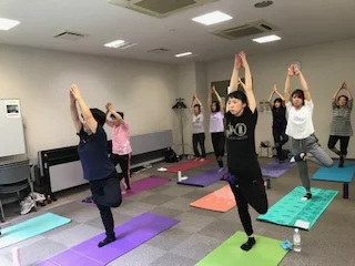 横須賀ハッピーヨガ池上のレッスン風景