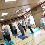 横須賀エンジョイヨガ汐入でのレッスン風景