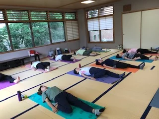 横須賀ハッピーヨガ池上のレッスン風景