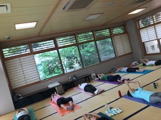 横須賀ハッピーヨガ池上のレッスン風景