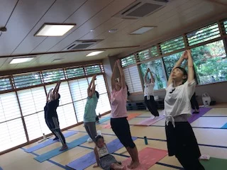 横須賀ハッピーヨガ池上のレッスン風景