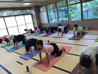 横須賀ハッピーヨガ池上のレッスン風景