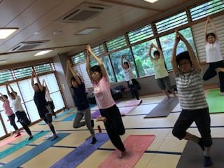 横須賀ハッピーヨガ池上のレッスン風景