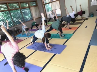 横須賀ハッピーヨガ池上のレッスン風景