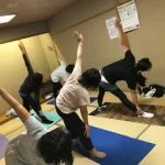 横須賀スッキリヨガ午後クラスのレッスン風景