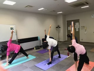 横須賀ハッピーヨガ池上のレッスン風景