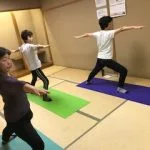 横須賀スッキリヨガ午後クラスのレッスン風景