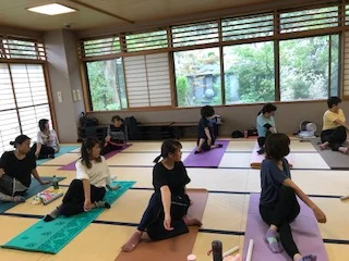横須賀ハッピーヨガ池上のレッスン風景