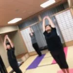 横須賀ナイトヨガ大津のレッスン風景