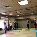 横須賀エンジョイヨガ汐入のレッスン風景