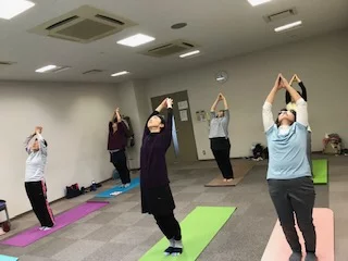 横須賀ハッピーヨガ池上のレッスン風景