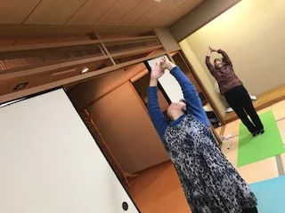 横須賀スッキリヨガ午後クラスのレッスン風景