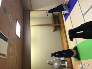横須賀スッキリヨガ午後クラスのレッスン風景