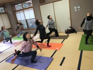 横須賀ハッピーヨガ池上のレッスン風景