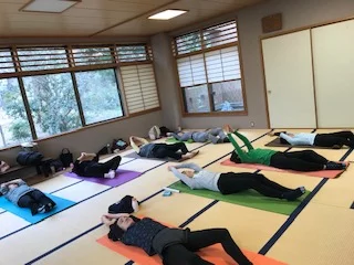 横須賀ハッピーヨガ池上のレッスン風景