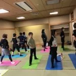 横須賀エンジョイヨガ汐入のレッスン風景
