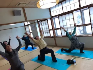 横須賀エンジョイヨガ深田台のレッスン風景